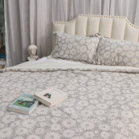 Courtepointes à motifs brodés gris personnalisés avec coton confort thermique classique floral épais de haute qualité