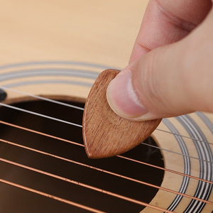 All'ingrosso in legno naturale Guitar Pick incidibile plettri per <span class=keywords><strong>chitarra</strong></span> accessori in legno - Product Image 4