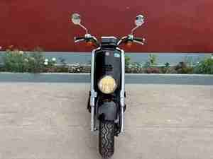 Un Scooter 125cc Elegante e Pratico per la Guida Urbana, con Funzionamento Agile e Semplice. - Product Image 5