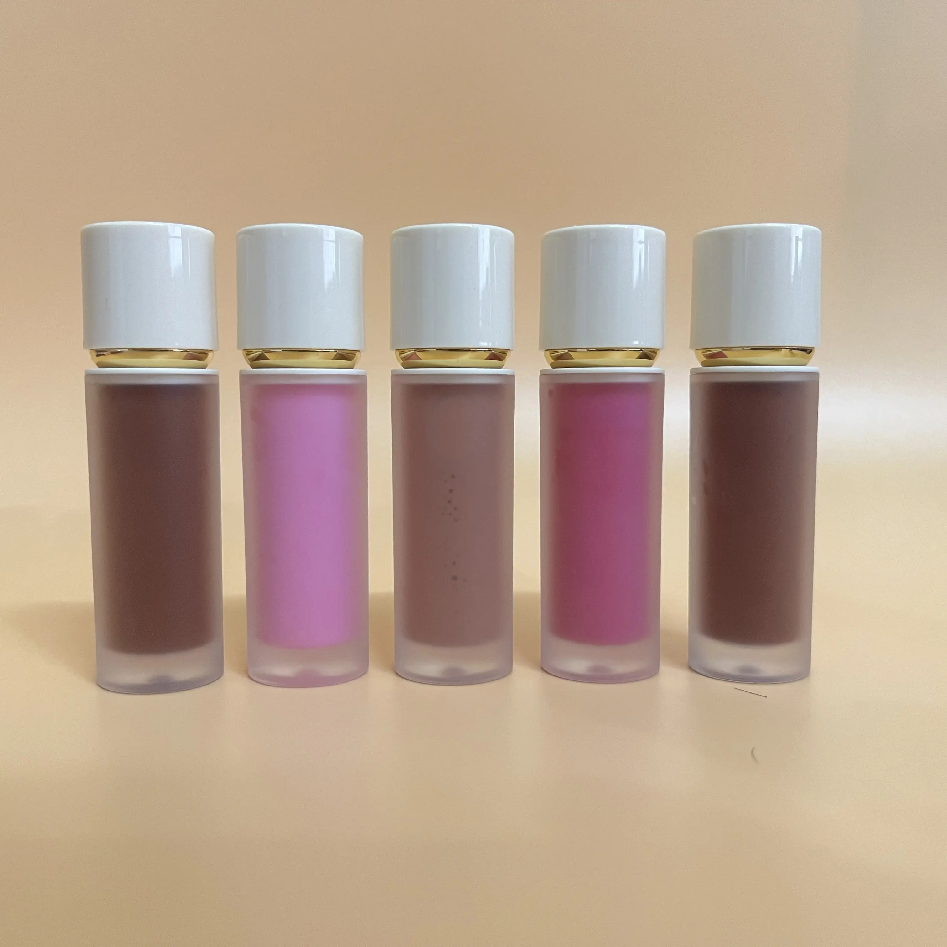 Popular bonito bege fosco tubo impermeável lustroso lip gloss batom private label