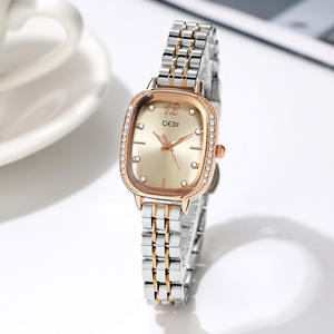 Reloj de mujer ovalado con incrustaciones de diamantes de lujo ligero reloj de estudiante de acero inoxidable dorado compacto reloj de cuarzo impermeable al por mayor - Product Image 2