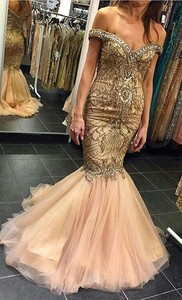 Robe de sirène de luxe de créateur avec de lourds perles de verre et des ornements en pierre, parfaite pour les mariages et les événements spéciaux - Product Image 2