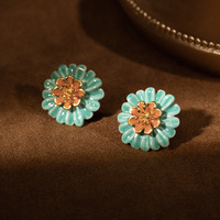Anting Tusuk Daisy Enamel Hijau Mint Bunga Berlapis Peach Kuningan Berlapis Emas Gaya Vintage Wanita Grosir