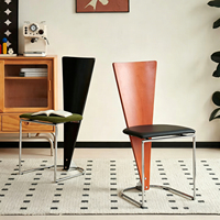 Chaise de salle à manger vintage en métal avec revêtement en cuir, mobilier de maison, dossier design rétro pour les salons de thé et les cafés