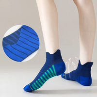 Vente en gros Coton uni Unisexe Sports Crew Knit Elite Basketball Chaussettes personnalisées Hommes Compression Running Chaussettes