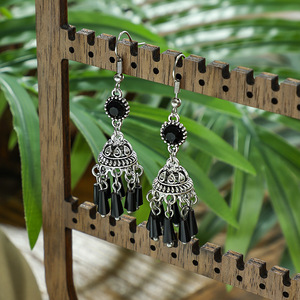 Boucles d'oreilles pendantes noires uniques de style bohème indien, grandes et tendance, faites à la main, pour femmes - Product Image 1