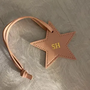 Llavero con colgante de estrella de cinco puntas de cuero Pu más vendido para bolso de mujer encanto decoración de llave de coche accesorios de bolsa para regalo - Product Image 4