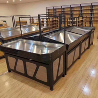 Presentatietafel voor verse producten, supermarkt schap, groente- en fruitkast voor winkels