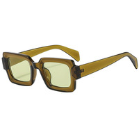 Lunettes de soleil carrées à lentilles acryliques UV400 Y2K inspirées de la mode par Glazzy Designer Style PC Frame pour une utilisation extérieure de décoration solaire