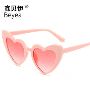 Lunettes de soleil Beyea en forme de cœur, monture noire, charnières métalliques, design tendance pour les activités de plein air - Product Image 4