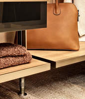 Système de dressing modulaire avec éclairage LED, armoire ouverte, tiroirs en aluminium et étagères en verre