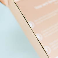 Boîte en carton ondulé de taille personnalisée, impression en couleur intégrale pour l'expédition et l'emballage de colis e-commerce