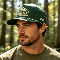 Casquette de golf unisexe réglable à 5 panneaux, perforée au laser, brodée sur mesure, avec patch en caoutchouc motif Forêt Montagne Arbre
