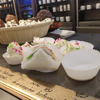Extra-Slick Greaseproof Cupcake Liner Easy Release Heatproof Double-Sided Paper Paperboards Custom Orders Accepted Food Cookie