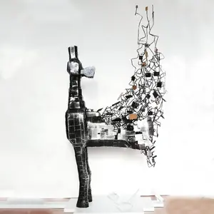 Patung hewan besar modern kustom, patung luar ruangan, ukuran hidup kawat baja logam abstrak, patung banteng rusa