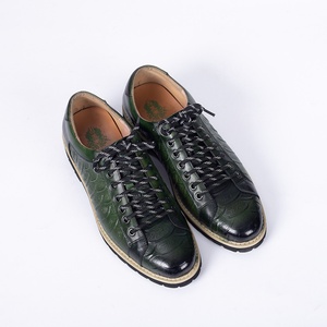 Chaussures de ville et de travail vertes pour hommes, peintes à la main, semelle en caoutchouc, respirantes, en cuir gaufré de luxe, pour la marche et le style décontracté professionnel - Product Image 5