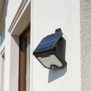 โคมไฟติดผนังกลางแจ้งพลังงานแสงอาทิตย์ 10W เซ็นเซอร์ร่างกายมนุษย์กันน้ำสำหรับลานบ้านและระเบียง - Product Image 1