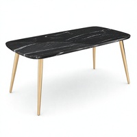 Table à manger rectangulaire aspect marbre noir avec pieds coniques dorés pour hôtel, villa, appartement