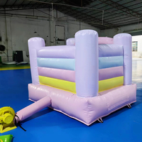 Nouvelle conception de château gonflable miniature violet pour enfants, en PVC, 2,4x2,4m, utilisation intérieure/extérieure, logo personnalisé