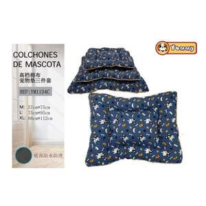 Set di Tre Pezzi di Alta Qualità in Cotone Spesso per Cuccia Cani, Fondo Blu con Intrigante Design a Testa di Cane - Product Image 1