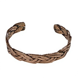 Brazalete de Cobre Puro Forjado a Mano, Joyería Magnética para el Alivio de la Salud, con Patrón de Trenza de Trigo Entrelazada - Product Image 1