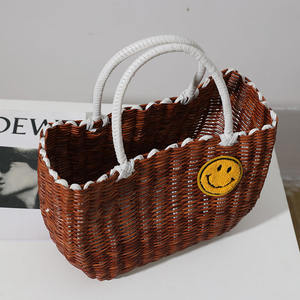 Bolso de Mano Tejido Rosa con Diseño de Sonrisa, Artesanía Tejida a Mano, Parche Alegre, Ligero, Moderno, Accesorio de Playa - Product Image 5