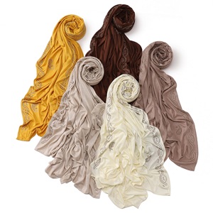 Sciarpe Tradizionali all'Ingrosso per Donne, Hijab Etnico Semplice, Copricapo Islamico Elastico con Strass, Scialle in Jersey di Cotone - Product Image 5