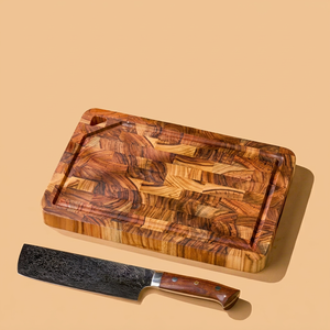 Tabla de cortar rectangular de madera de teca con ranura para jugo y orificio para colgar - Product Image 1