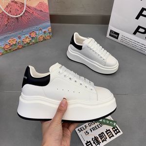 2024 Early Spring Women's Thick-Soled White Chunky Sports Shoes Versatile Platform Sneakers Super Hot New Design - Product Image 5