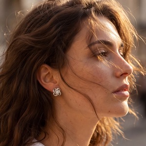 Orecchini a Perno in Argento Sterling 925 con Diamanti Sintetici <span class=keywords><strong>D</strong></span> E VS1, Taglio Rotondo, Design a Nodo <span class=keywords><strong>d</strong></span>'<span class=keywords><strong>Amore</strong></span> Intrecciato per Donne - Product Image 4