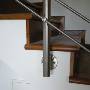 C110344 Plaque latérale en acier inoxydable AISI 304 satiné Ø 100X42.4mm pour balustrades et mains courantes - Product Image 4