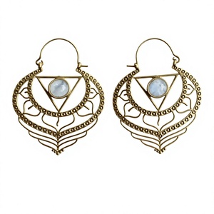 Pendiente de aro de piedra lunar Natural de nuevo diseño 2021 estilo bohemio ligero para regalo de compromiso de fiesta de boda hecho de latón - Product Image 1