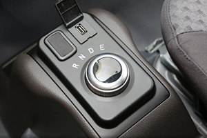 Wuling <span class=keywords><strong>2</strong></span> pintu <span class=keywords><strong>2</strong></span> kursi 300km murah kecil murni listrik mobil truk Pickup kotak Mini Cina kargo truk pembawa 4x4 baru untuk dijual - Product Image 6