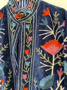 Chaqueta de Terciopelo Acolchada con Bordado Floral Vintage para Mujer, Cuello Mao, Manga Larga, Secado Rápido, Marca KASHISH CREATION - Product Image 4