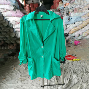 Faldas y Vestidos Usados <span class=keywords><strong>de</strong></span> Verano y Otoño <span class=keywords><strong>de</strong></span> Alta Calidad en China, Empacados en Fardos, Venta a Bajo Precio con MOQ <span class=keywords><strong>de</strong></span> 45 kg - Product Image 4