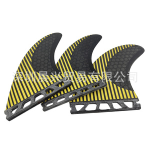 ครีบหางกระดานโต้คลื่น UPSURF สีเทา ลายรังผึ้งสีเหลือง คาร์บอนไฟเบอร์ ขนาด M/L - Product Image 1