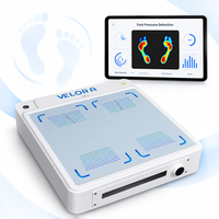 Machine à semelles personnalisées portable avec scanner 3D du pied, détection de la pression et de la posture, affichage externe sur tablette IA pour l'évaluation de la forme physique en salle de sport