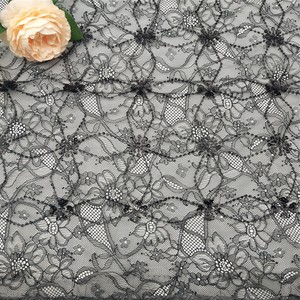 Tissu en dentelle française tricotée à sequins, motif floral noir, style luxueux, largeur 150 cm, mélange de nylon pour robes, décoration intérieure et vêtements de travail - Product Image 2
