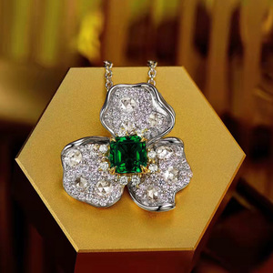 Collana con Ciondolo a Forma di Fiore di Camelia per Donne, Gioiello Elegante in Stile Vintage alla Moda - Product Image 2