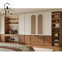 Panneau de porte de chambre Xingruo en placage de bois crème, armoire de rangement avec écran LED, design européen moderne, autoportant