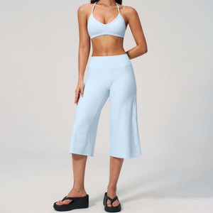 Ensemble de sport YIYI 2 pièces pour <span class=keywords><strong>femme</strong></span> : soutien-gorge à bretelles spaghetti réglables et pantalon capri taille haute à jambe large pour le <span class=keywords><strong>yoga</strong></span> - Product Image 4