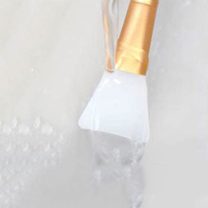 Pinceau applicateur de <span class=keywords><strong>masque</strong></span> facial en silicone avec tête douce et manche en plastique <span class=keywords><strong>pour</strong></span> <span class=keywords><strong>les</strong></span> soins de beauté DIY à domicile - Product Image 3