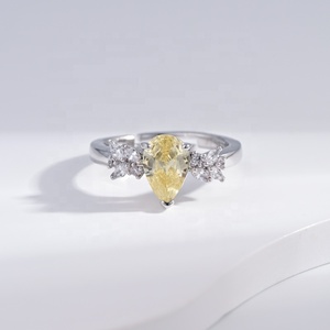 Anillos de compromiso de plata 925 con circonita cúbica 5A, chapados en oro, para mujer, con piedras azules y amarillas, estilo iced out, precio de fábrica, venta al por mayor. - Product Image 5