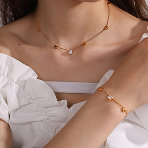 Conjunto de collar de acero inoxidable en forma de corazón, tono dorado con bisel de piedra blanca para mujer, regalo para ocasiones especiales - Product Image 4