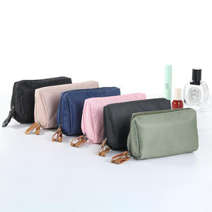 Bolsa Organizadora de Maquillaje Personalizada de Poliéster, Bolsa de Viaje Portátil para Artículos de Aseo, Bolsa de Almacenamiento de Maquillaje de Nailon con Asa - Product Image 1