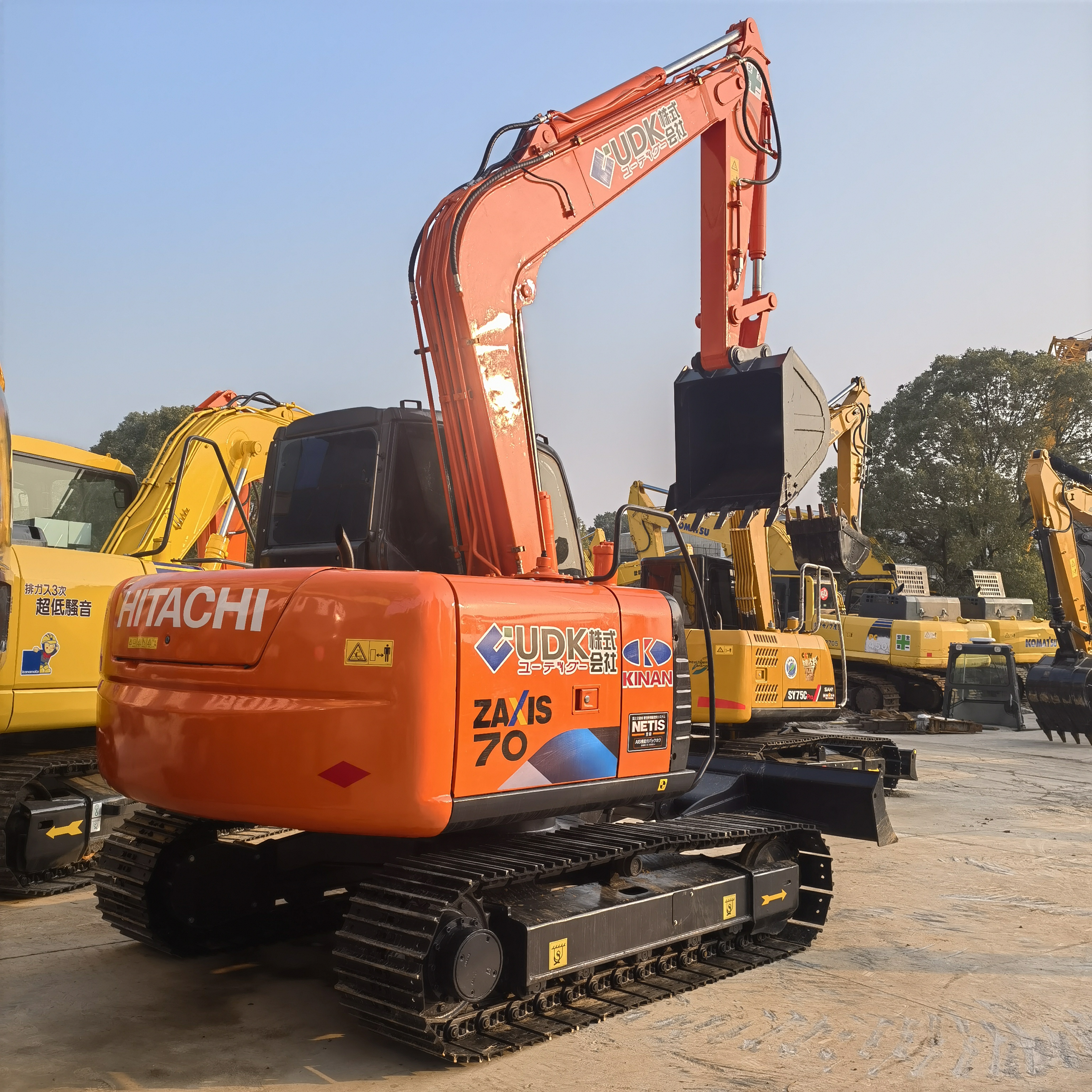 Hitachi Excavator - Toy RC Vehicle for Kids - High Performance