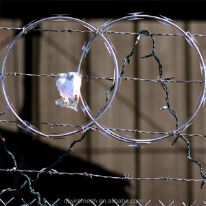 Alambre de púas tipo <span class=keywords><strong>concertina</strong></span> de 90 cm de diámetro y 30 cm de ancho - Product Image 4