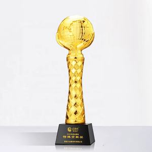 Trophée en cristal en forme de globe terrestre doré en gros, trophée en résine <span class=keywords><strong>vierge</strong></span> personnalisé, trophée de récompense - Product Image 1