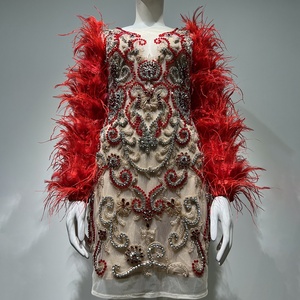 فستان حفلات فاخر للنساء باللون الأحمر مزين بالريش بأكمام طويلة فساتين قصيرة للرقص موضة صيفية جديدة - Product Image 3