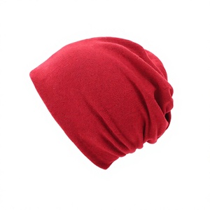 Bonnet unisexe en acrylique rouge, couleur unie, décontracté, pour l'hiver, pour adultes, 56-58 cm, tricoté à la machine - Product Image 1